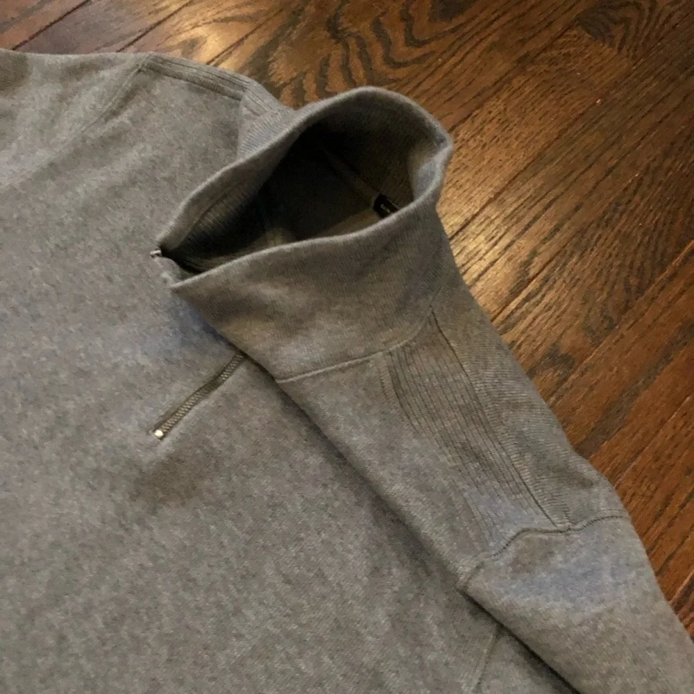 Banana Republic Men’s L Dark Gray High-Collar 1/4 Zip Long-Sleeve Sweater - EUC!